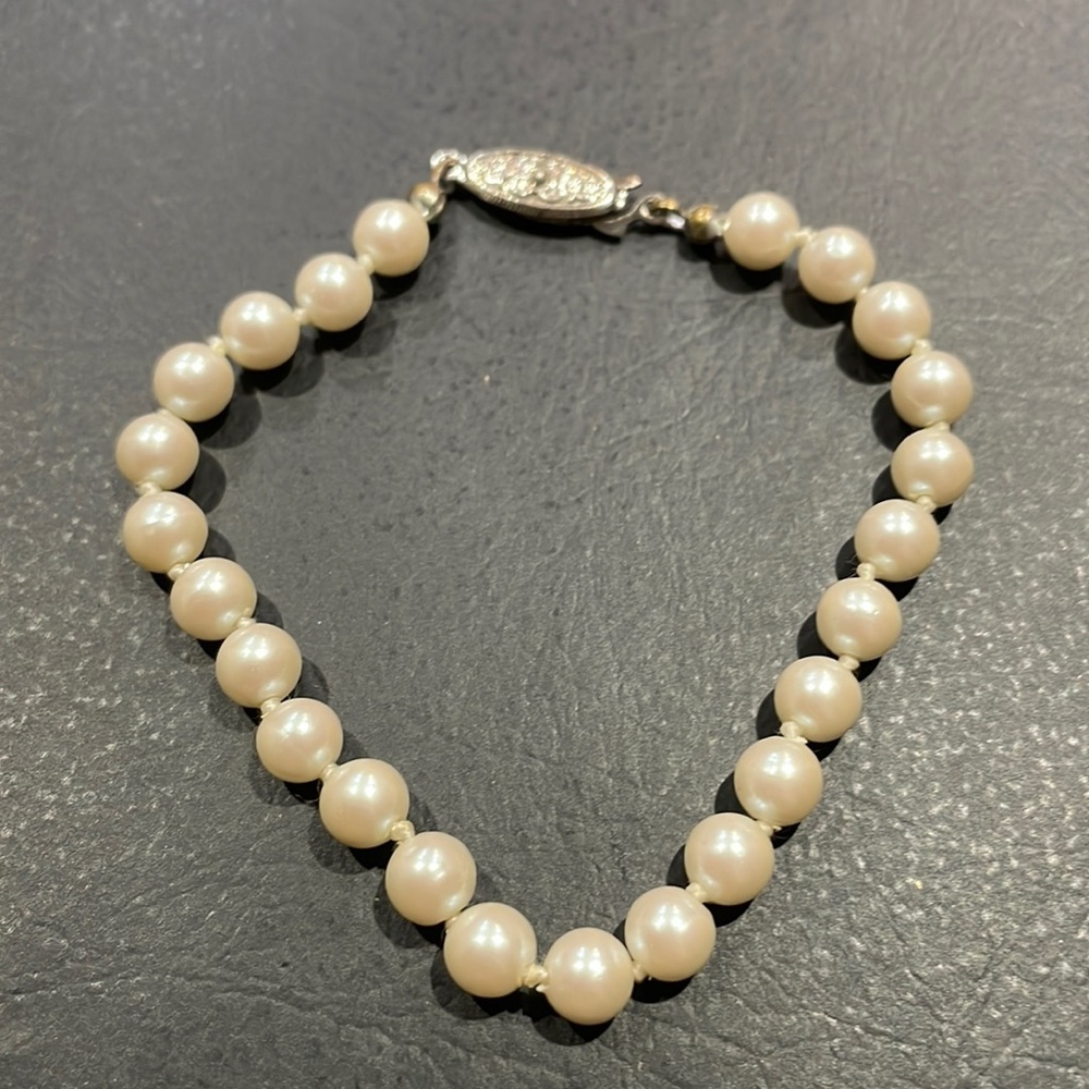 Vintage faux pearl bracelet